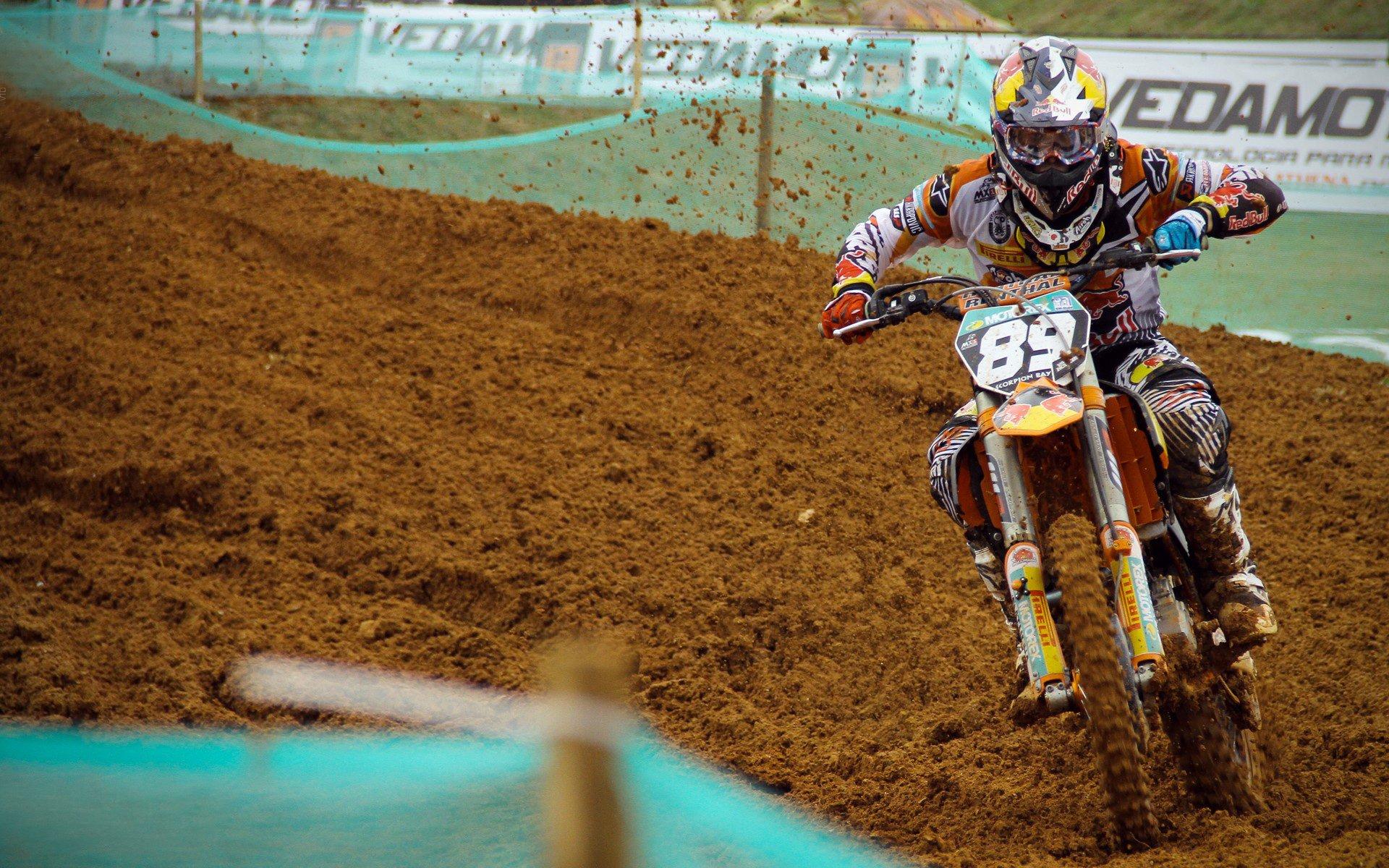 红黑百场铸忠诚，赖因德斯里程碑时刻获AC米兰官方致敬