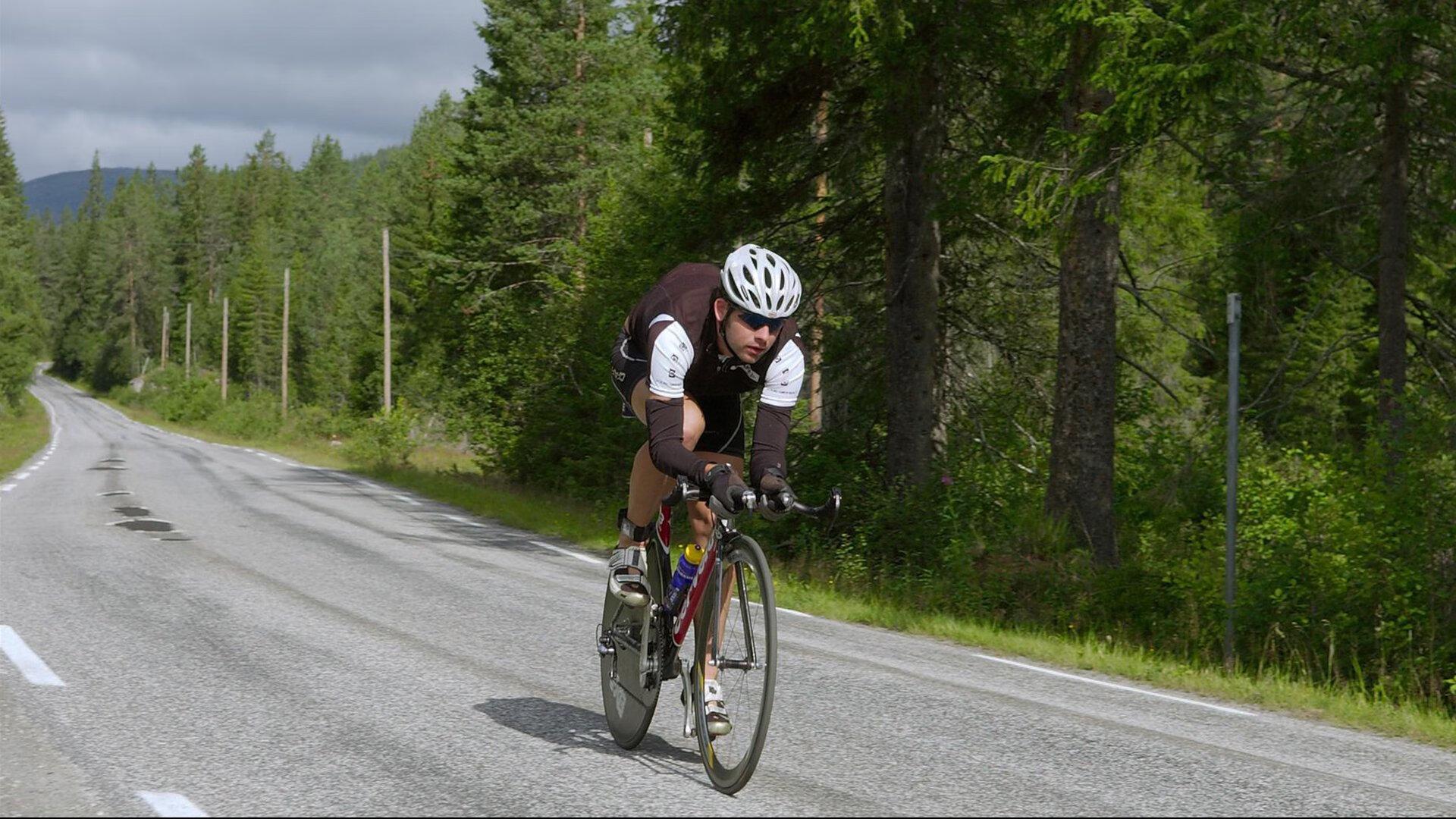 辽东悍将倒钩惊四座 铁人半场4球血洗山城
